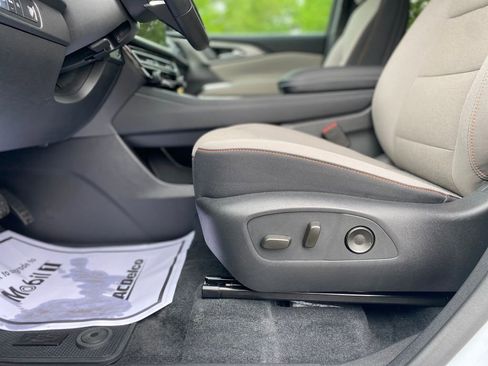 New 2026 Chevrolet Traverse LT w/ Driver Confidence Package FWD image 21
