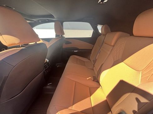 Used 2023 Lexus RX 350h image 10