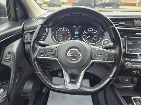 Used 2020 Nissan Rogue Sport SV w/ All-Weather Package image 17