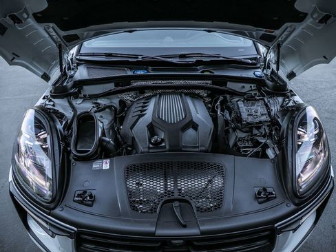 Certified 2025 Porsche Macan image 21