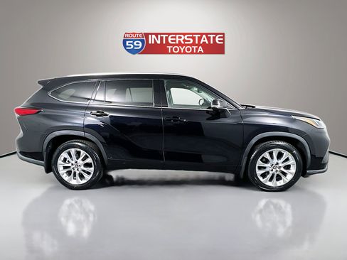 Used 2023 Toyota Highlander Limited image 8