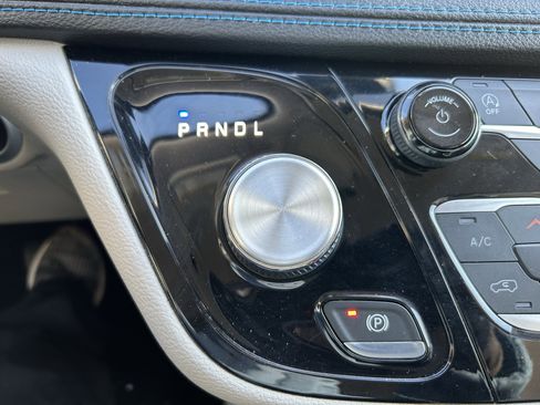 Used 2021 Chrysler Pacifica Touring w/ Cold Weather Group image 15