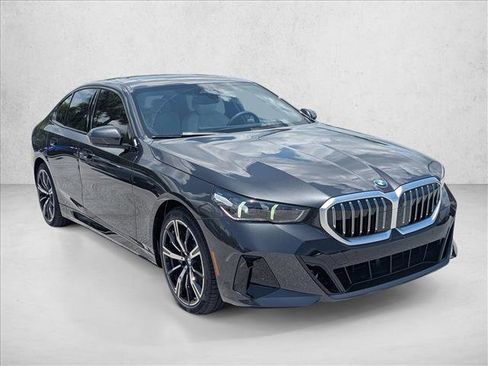 Used 2026 BMW 530i w/ M Sport Package image 6