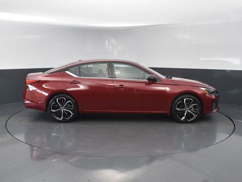 New 2025 Nissan Altima 2.5 SR image 4