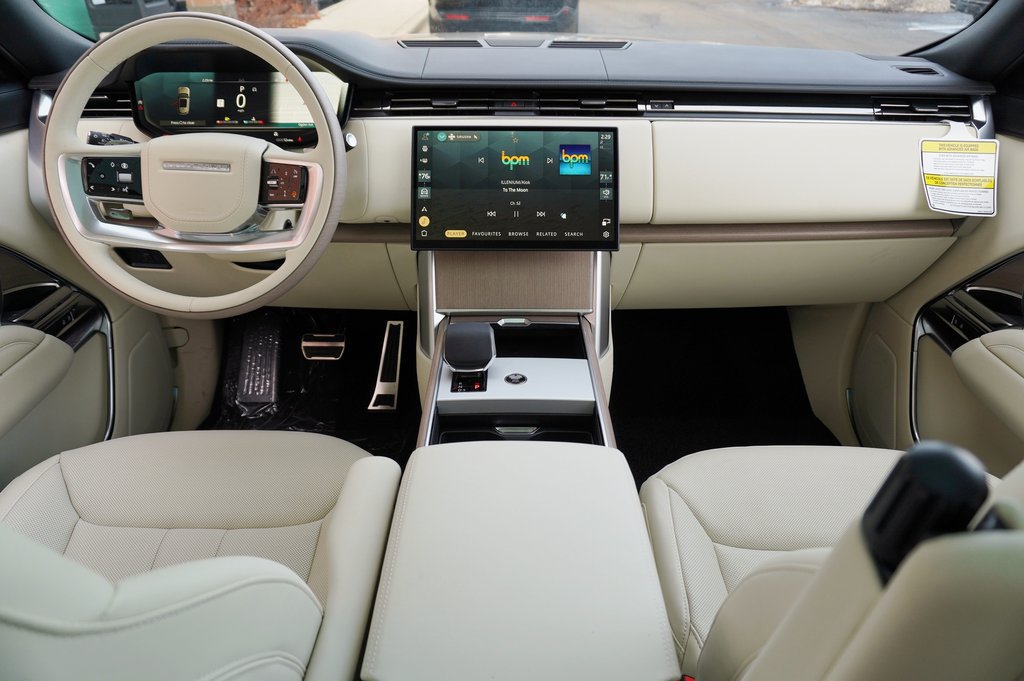 Used 2026 Land Rover Range Rover SE AWD/4WD image 8