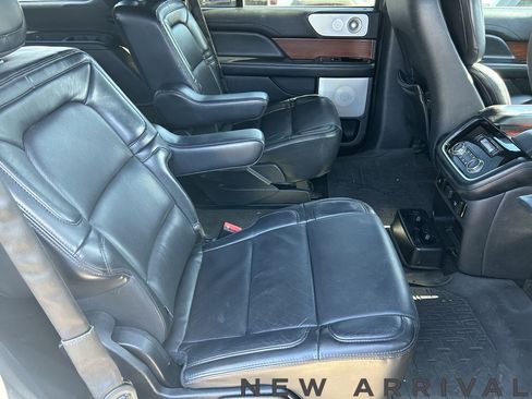Used 2020 Lincoln Navigator Reserve w/ Equipment Group 208A Reserve AWD/4WD image 13