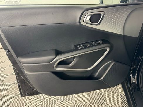 Used 2025 Kia Soul LX w/ LX Technology Package image 10