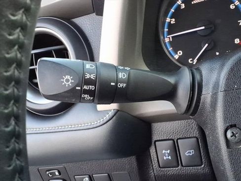 Used 2018 Toyota RAV4 XLE image 21