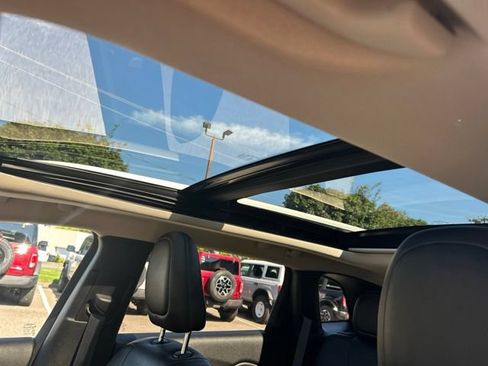 Used 2018 Jeep Cherokee Limited AWD/4WD image 16