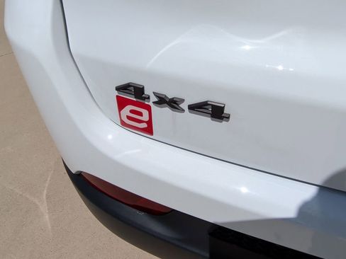 New 2026 Jeep Compass Latitude image 38