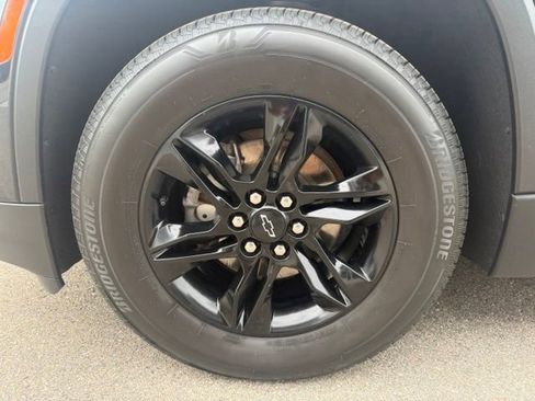 Used 2023 Chevrolet Traverse LT w/ Midnight/Sport Edition AWD/4WD image 9