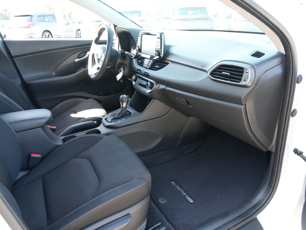 Used 2018 Hyundai Elantra GT FWD image 18