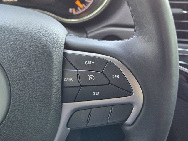 Certified 2021 Jeep Grand Cherokee Laredo X AWD/4WD image 36