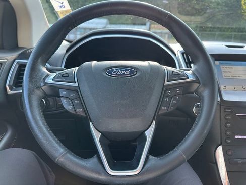Used 2016 Ford Edge Titanium w/ Technology Package AWD/4WD image 16