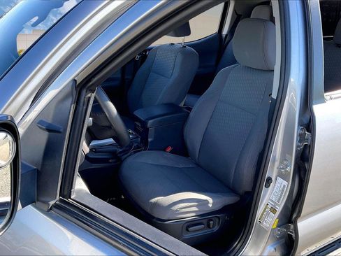 Certified 2020 Toyota Tacoma SR5 image 25