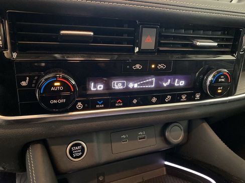 Used 2022 Nissan Rogue Platinum w/ Head-Up Display Package image 19