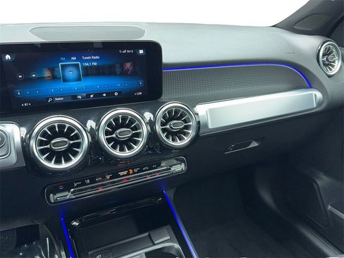 Used 2022 Mercedes-Benz GLB 250 image 23