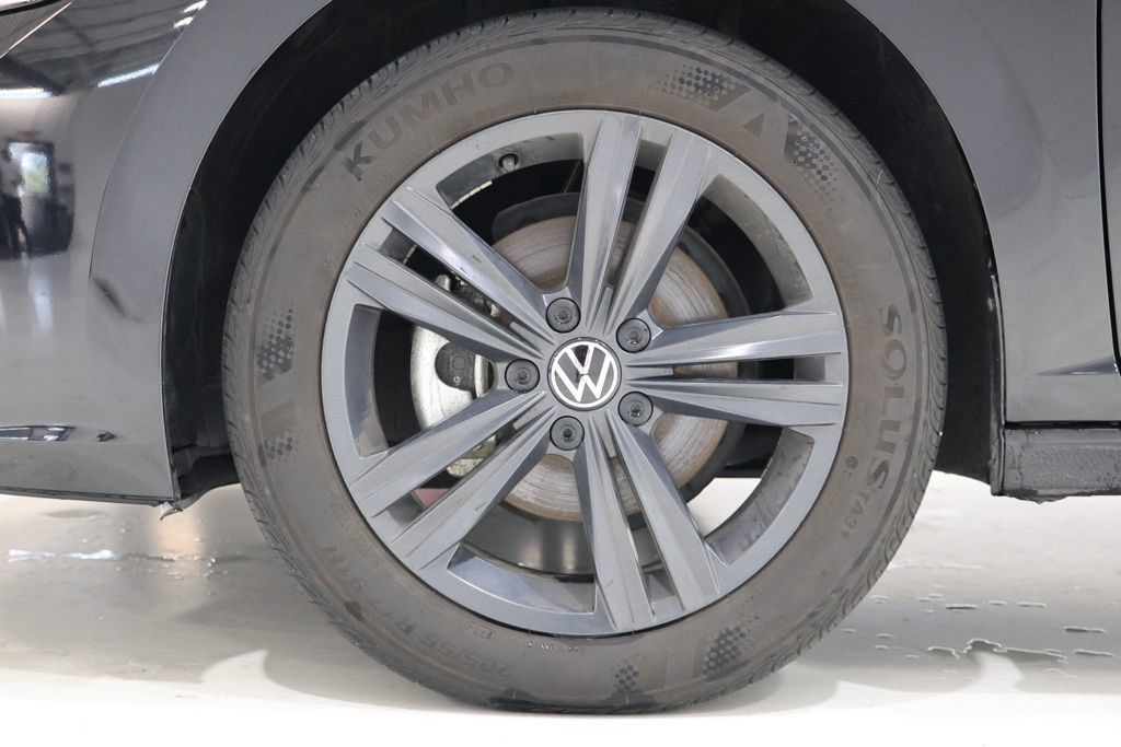 Used 2024 Volkswagen Jetta SE w/ Panoramic Sunroof Package FWD image 11