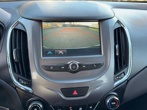 Used 2017 Chevrolet Cruze LT image 22