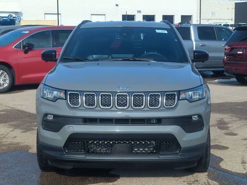 Used 2023 Jeep Compass Latitude image 8