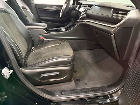 Used 2023 Jeep Grand Cherokee L Laredo image 63