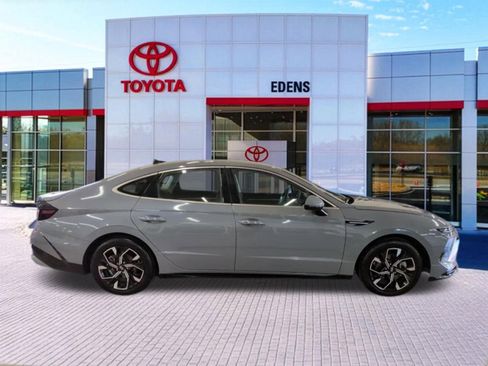 Used 2024 Hyundai Sonata SEL FWD image 2