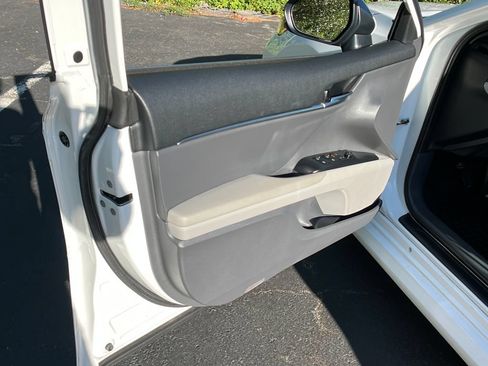 Used 2019 Toyota Camry LE FWD image 11
