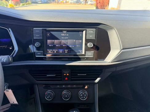 Used 2022 Volkswagen Jetta S image 19