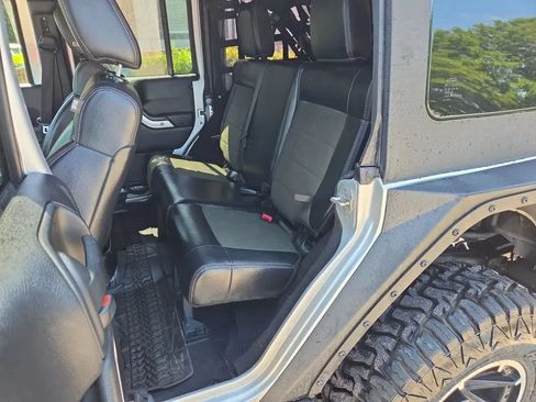 Used 2012 Jeep Wrangler Unlimited Rubicon AWD/4WD image 23