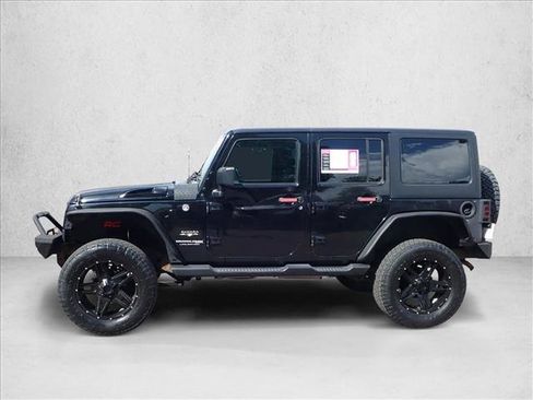 Used 2018 Jeep Wrangler Unlimited Sahara AWD/4WD image 2