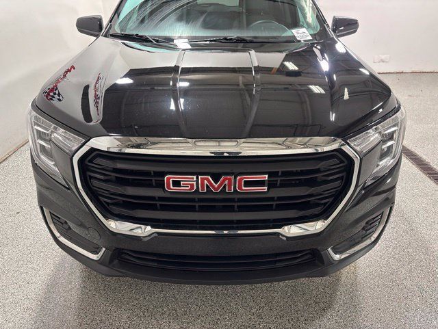 Used 2024 GMC Terrain SLE FWD image 9
