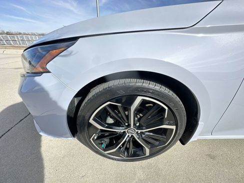 Used 2023 Nissan Altima 2.5 SR w/ SR Premium Package image 34