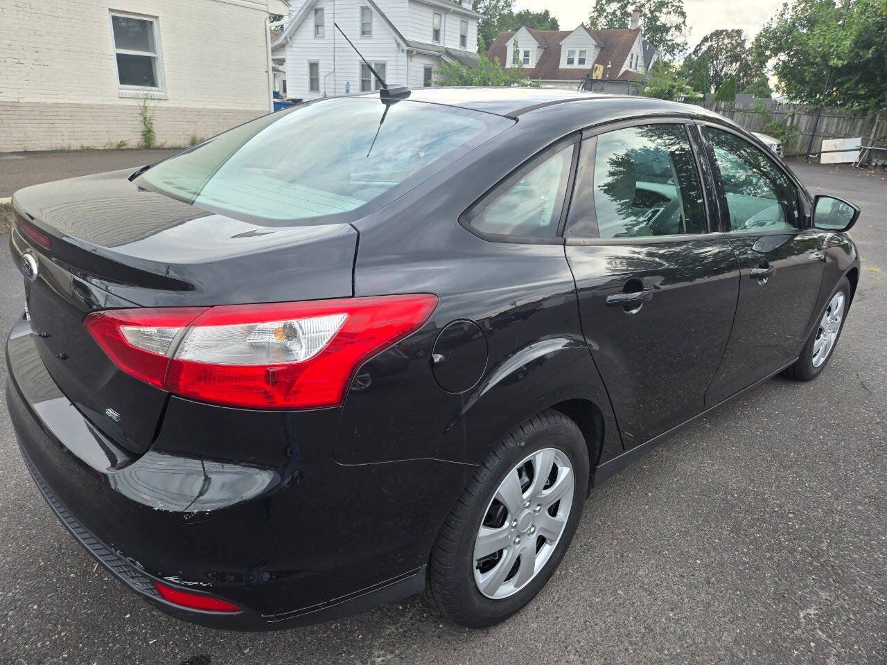 Used 2012 Ford Focus SE FWD image 6
