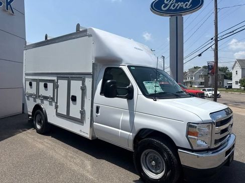 New 2027 Ford E-350 and Econoline 350 Super Duty w/ Power Equipment Group RWD image 4
