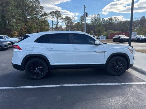 Used 2025 Volkswagen Atlas Cross Sport SE image 5
