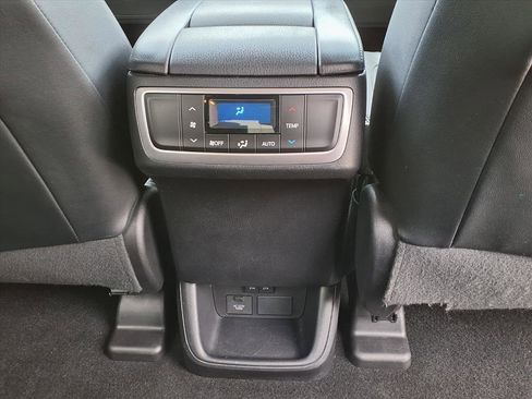 Used 2018 Toyota Highlander XLE image 14