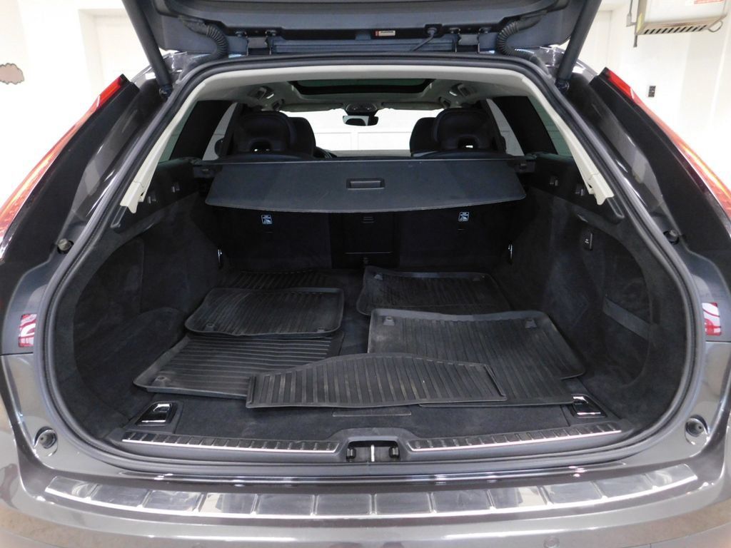 Used 2022 Volvo V90 B6 Cross Country AWD/4WD image 59