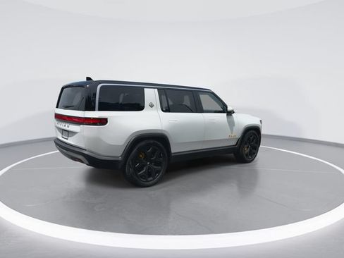 Used 2024 Rivian R1S Adventure AWD/4WD image 8