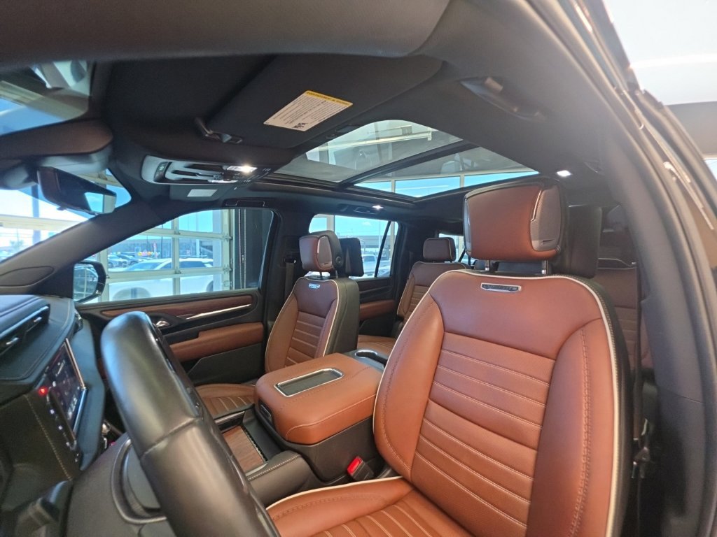 Used 2023 GMC Yukon XL Denali Ultimate AWD/4WD image 38