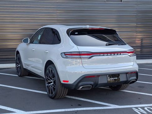 Certified 2025 Porsche Macan AWD/4WD image 3