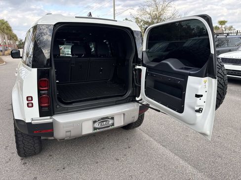 Used 2024 Land Rover Defender 110 S image 11