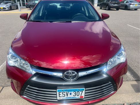 Used 2017 Toyota Camry XLE FWD image 2