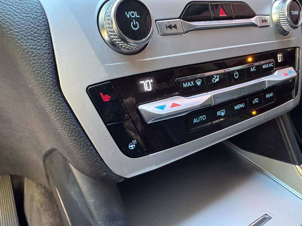 Used 2021 Ford Explorer XLT w/ Equipment Group 202A AWD/4WD image 18