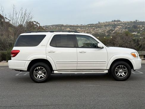 Used 2007 Toyota Sequoia SR5 image 7