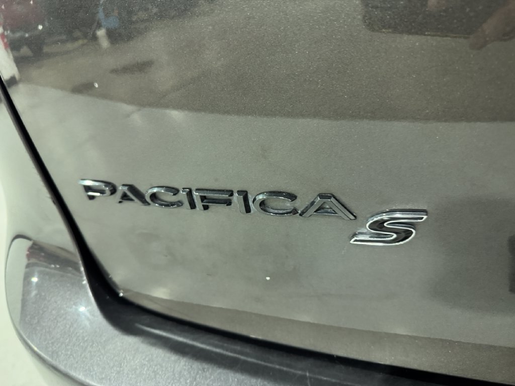 Used 2020 Chrysler Pacifica Touring w/ S Appearance Package FWD image 32