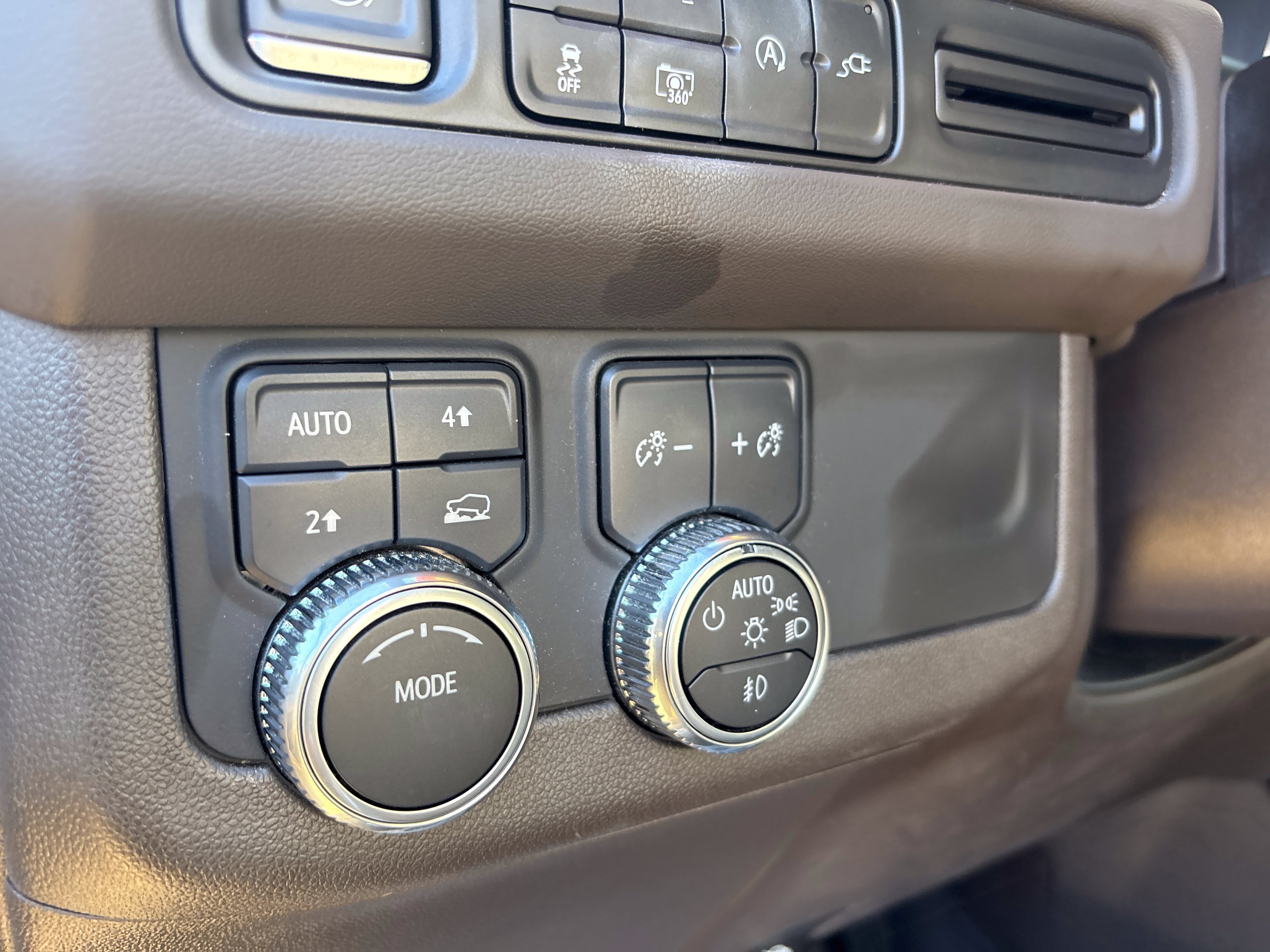 Used 2022 GMC Yukon SLT w/ SLT Luxury Package AWD/4WD image 26