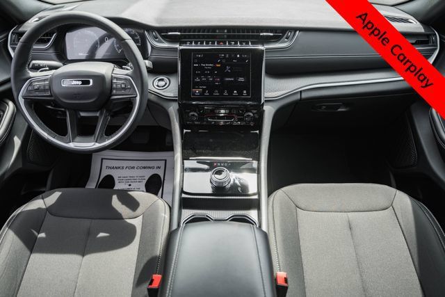 Used 2025 Jeep Grand Cherokee Laredo X w/ Luxury Tech Group I AWD/4WD image 3