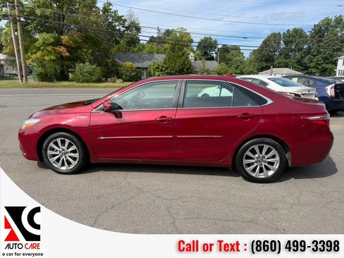 Used 2017 Toyota Camry XLE w/ Moonroof Package FWD image 4