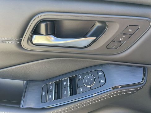 Certified 2025 Nissan Rogue SL w/ Tech Package FWD image 24