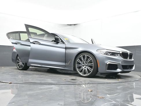 Used 2018 BMW M550i xDrive image 48